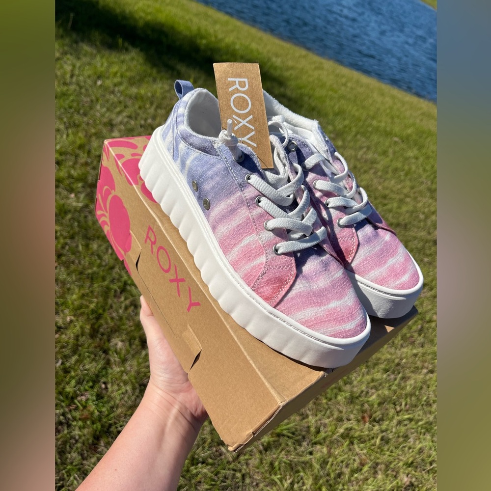 NWT Roxy Sheilahh Platform Sneaker in Pink and Purple Sizes 8 and 9 available